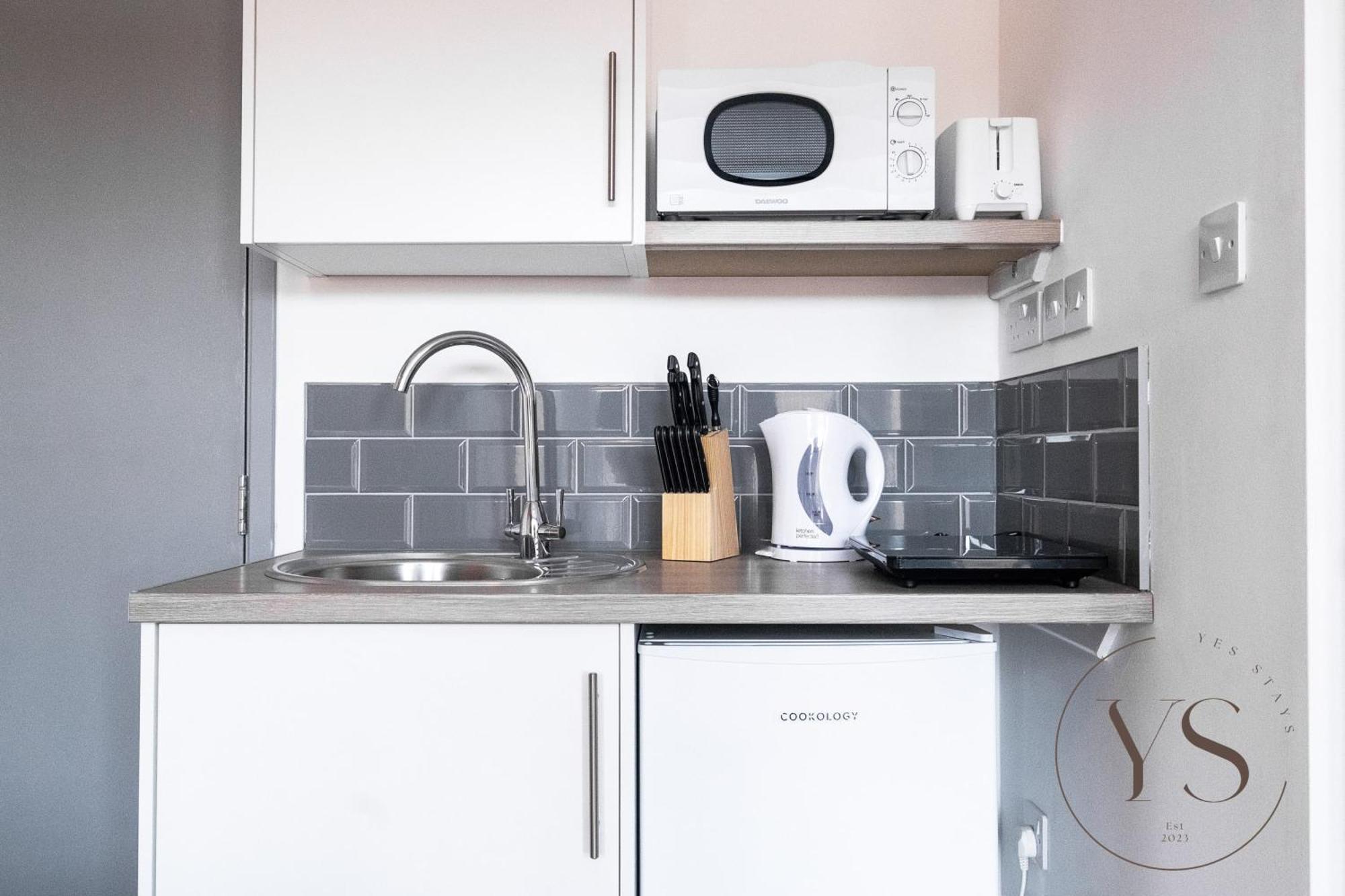 Sienna Longton 1b - Wi-fi, Alton Towers, Netflix Apartment